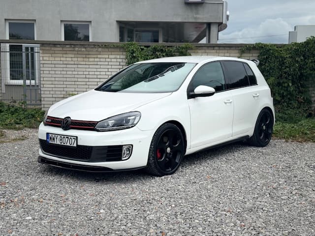 VOLKSWAGEN GOLF — widok samochodu