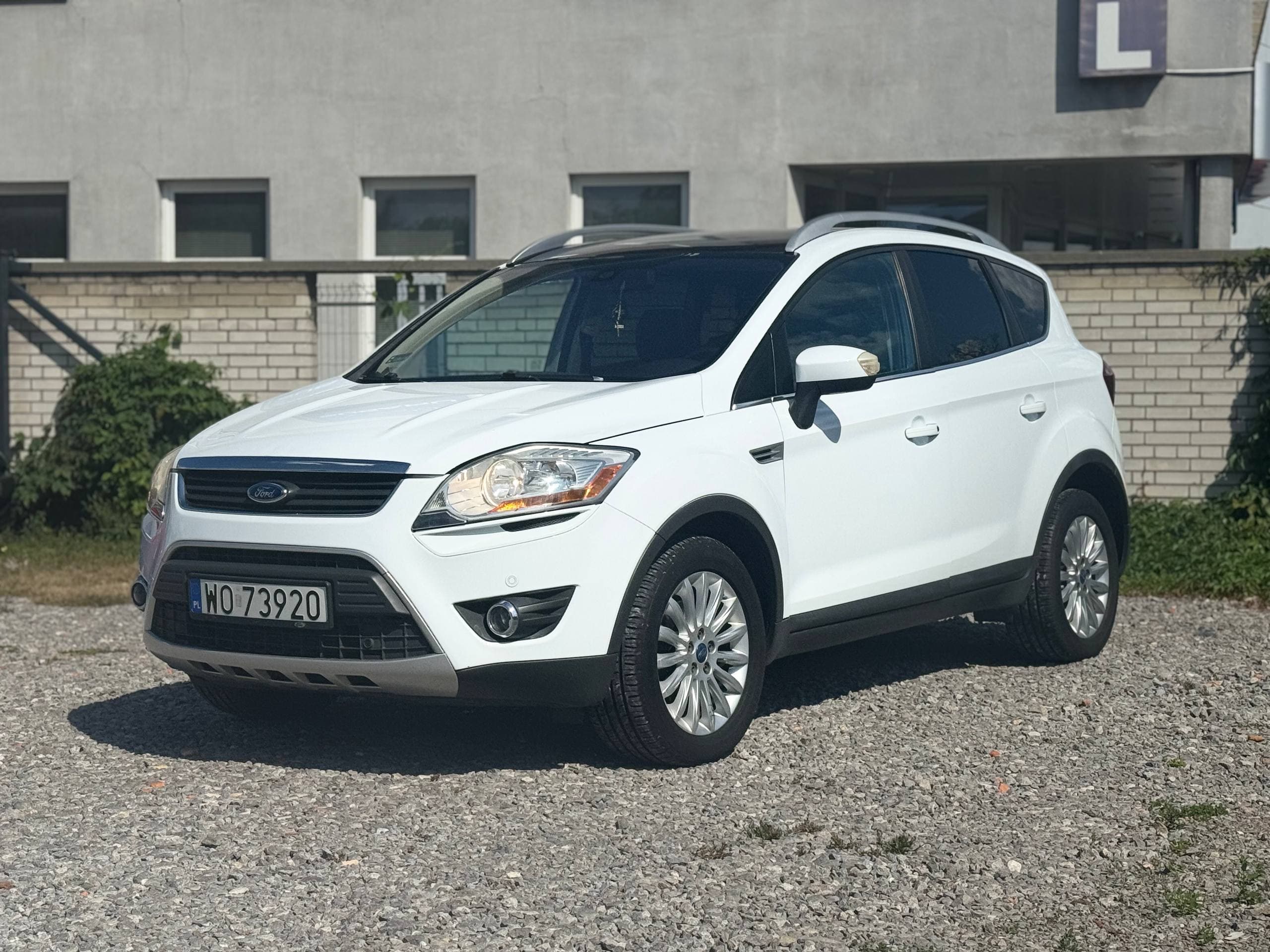FORD KUGA — widok samochodu