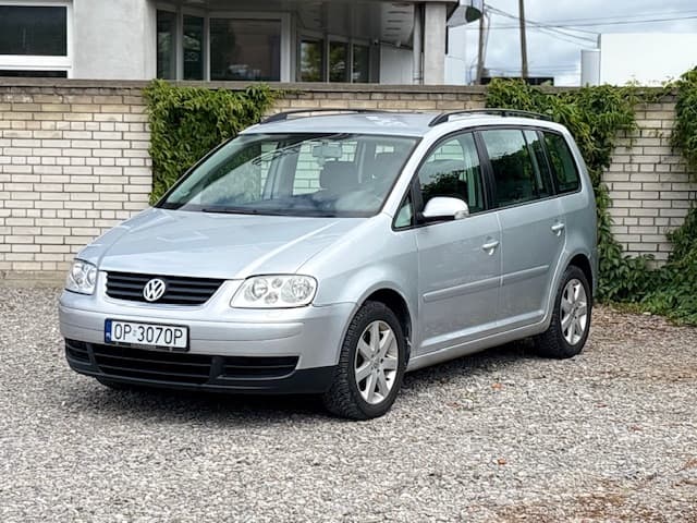VOLKSWAGEN TOURAN — widok samochodu